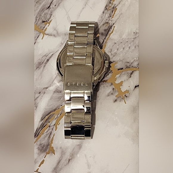 BNB Women's Guess Silver watch - Picture 4 of 9